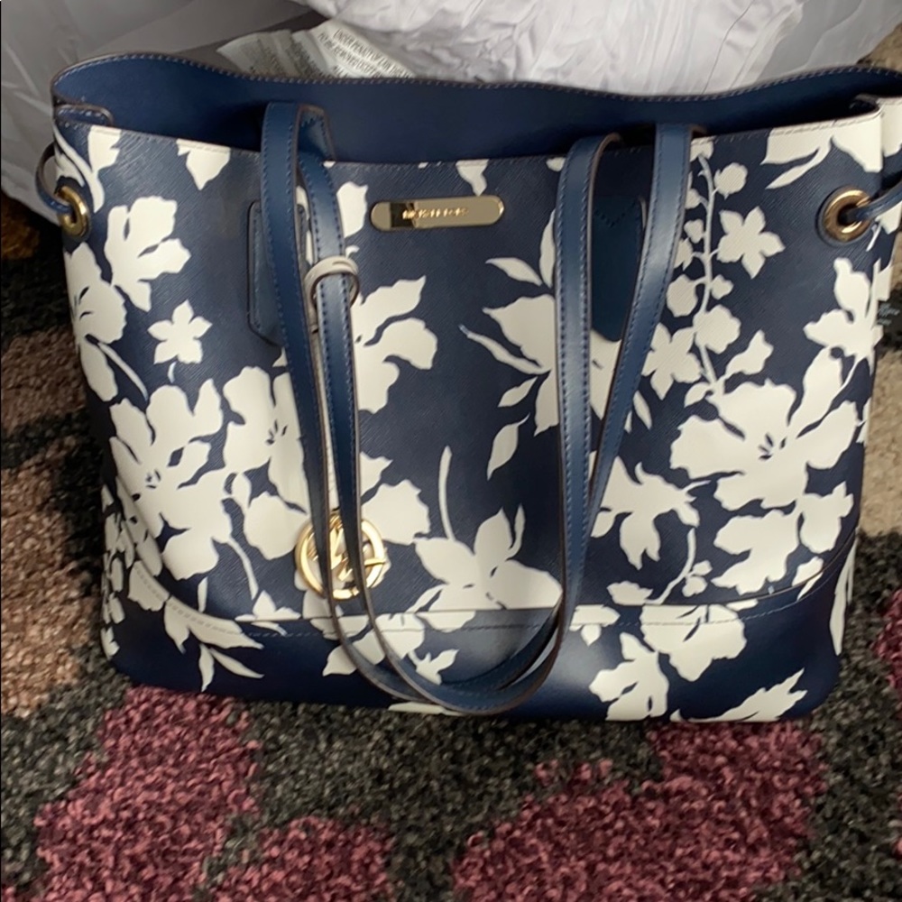 Micheal Kors tote